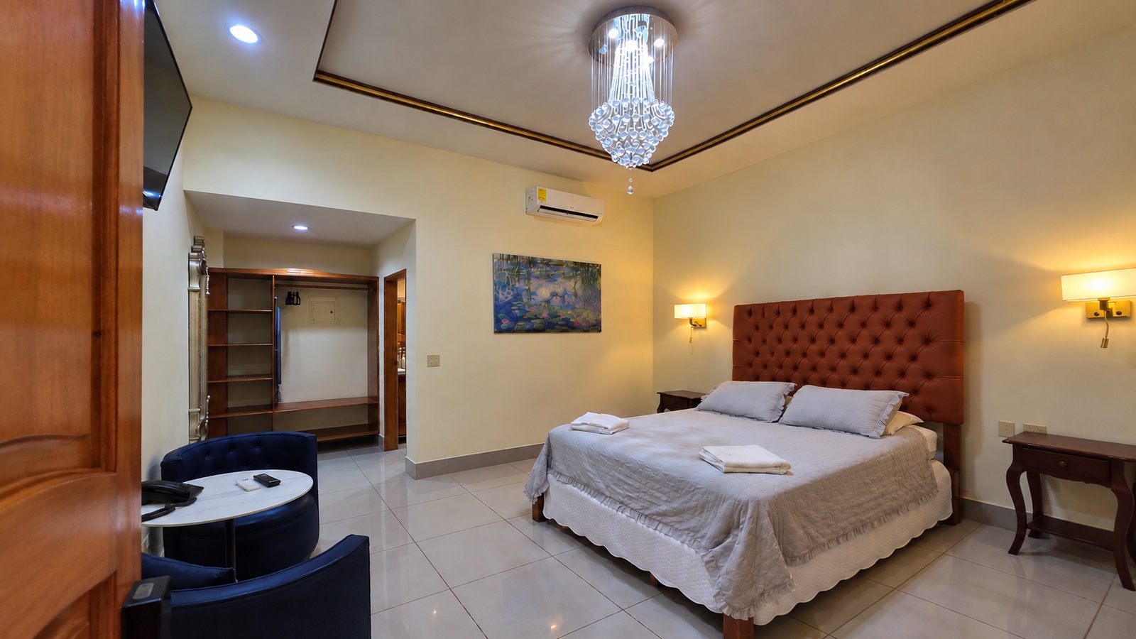 Single Room with queen bed at Gran Hotel Victoria in Rivas, Nicaragua